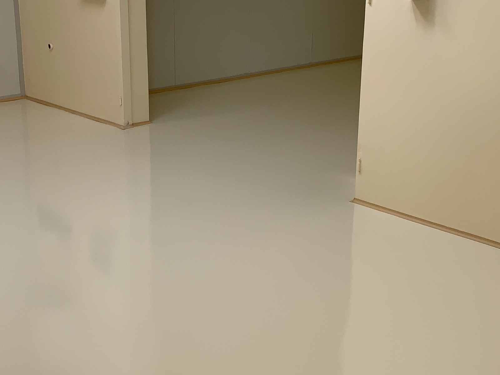 Pavimenti industriali impermeabili in resina