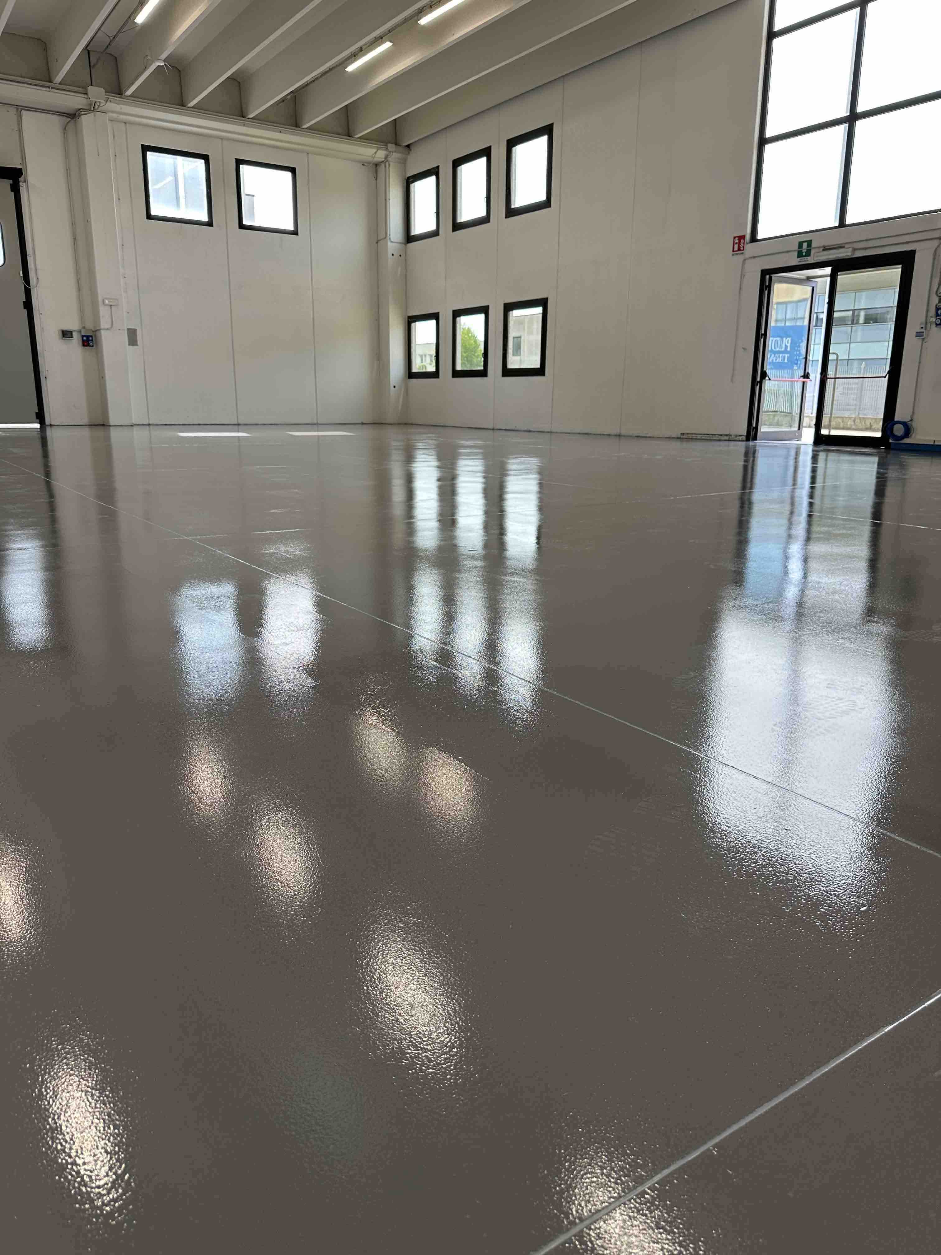 Pavimento in resina industriale colorata antipolvere in provincia di Belluno