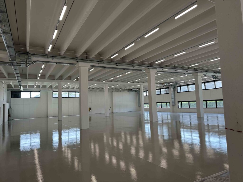 Capannone con pavimento industriale in resina a Treviso