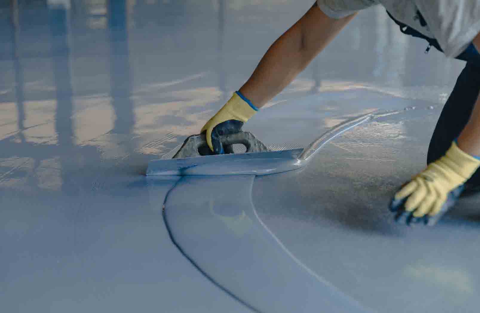 Riparazione di un pavimento industriale in resina a Treviso